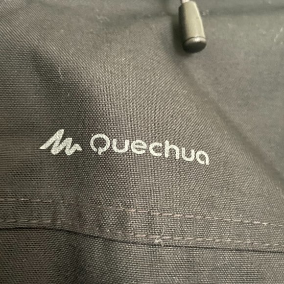 Decathlon QUECHUA Hiking Waterproof Rain Jacket Arpenaz 300 - Picture 11 of 12